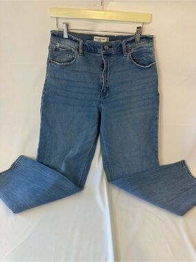Abercrombie & Fitch Women’s Straight Leg Jeans - Medium Blue Wash